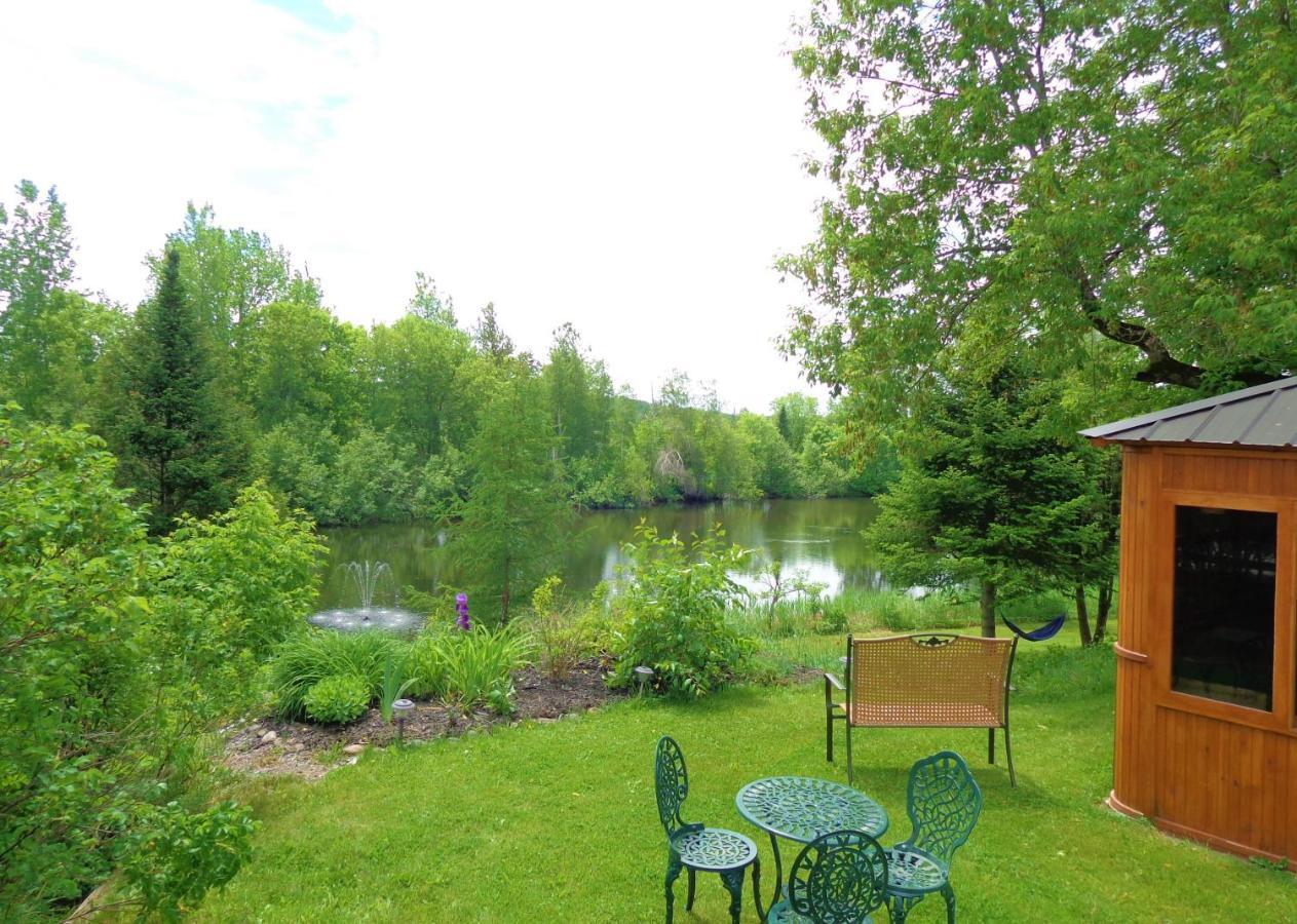 Motel Des Deux Lacs Waterloo Eksteriør bilde