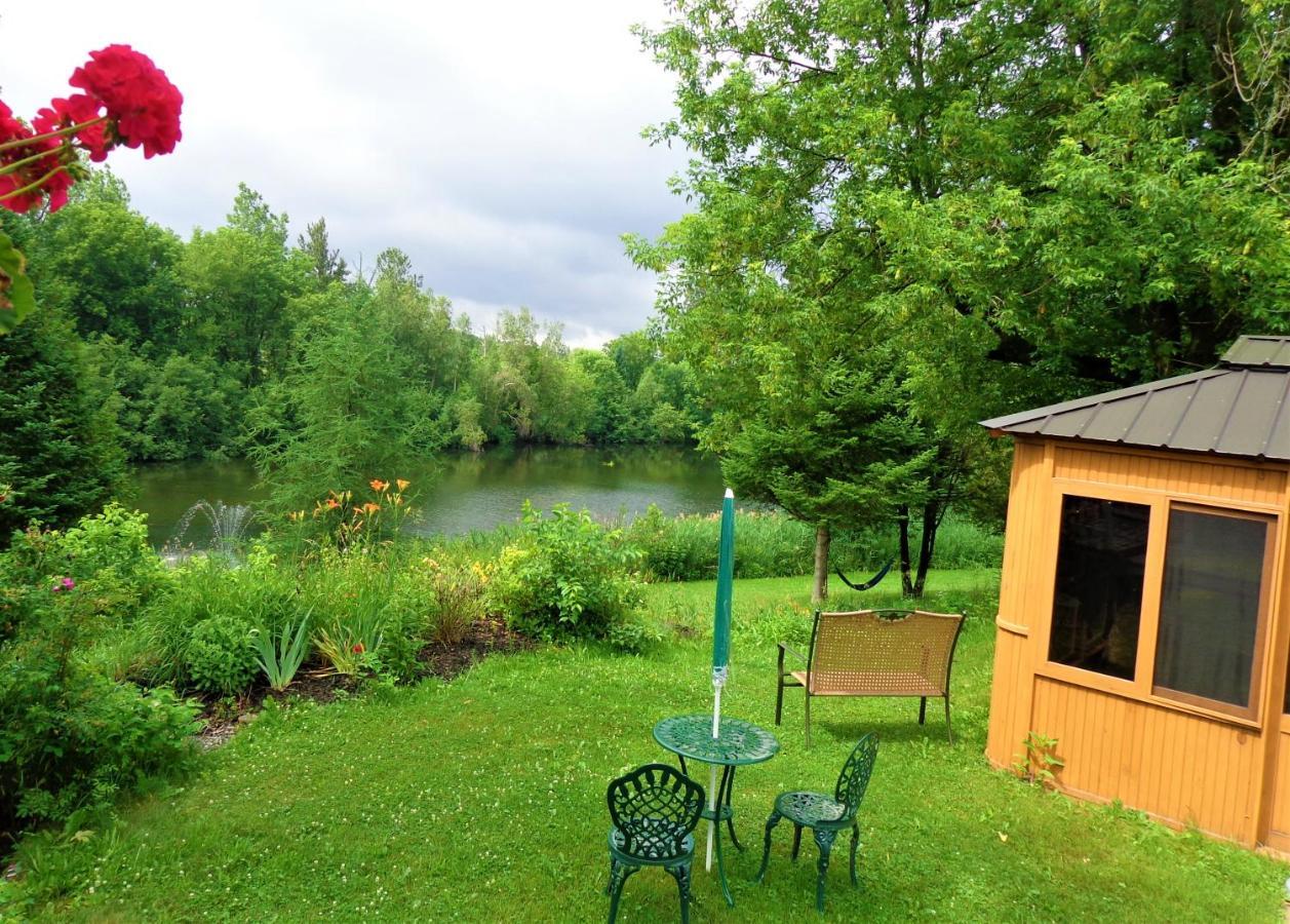 Motel Des Deux Lacs Waterloo Eksteriør bilde