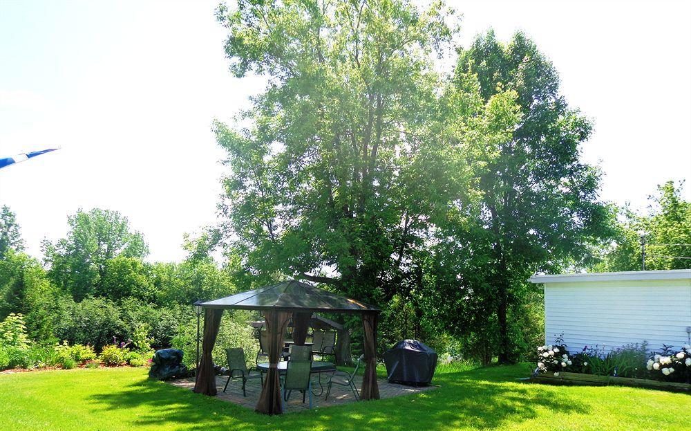 Motel Des Deux Lacs Waterloo Eksteriør bilde