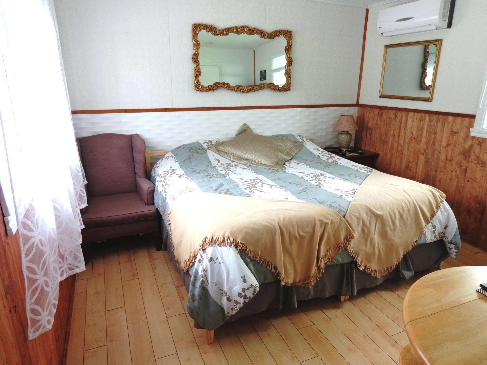 Motel Des Deux Lacs Waterloo Eksteriør bilde