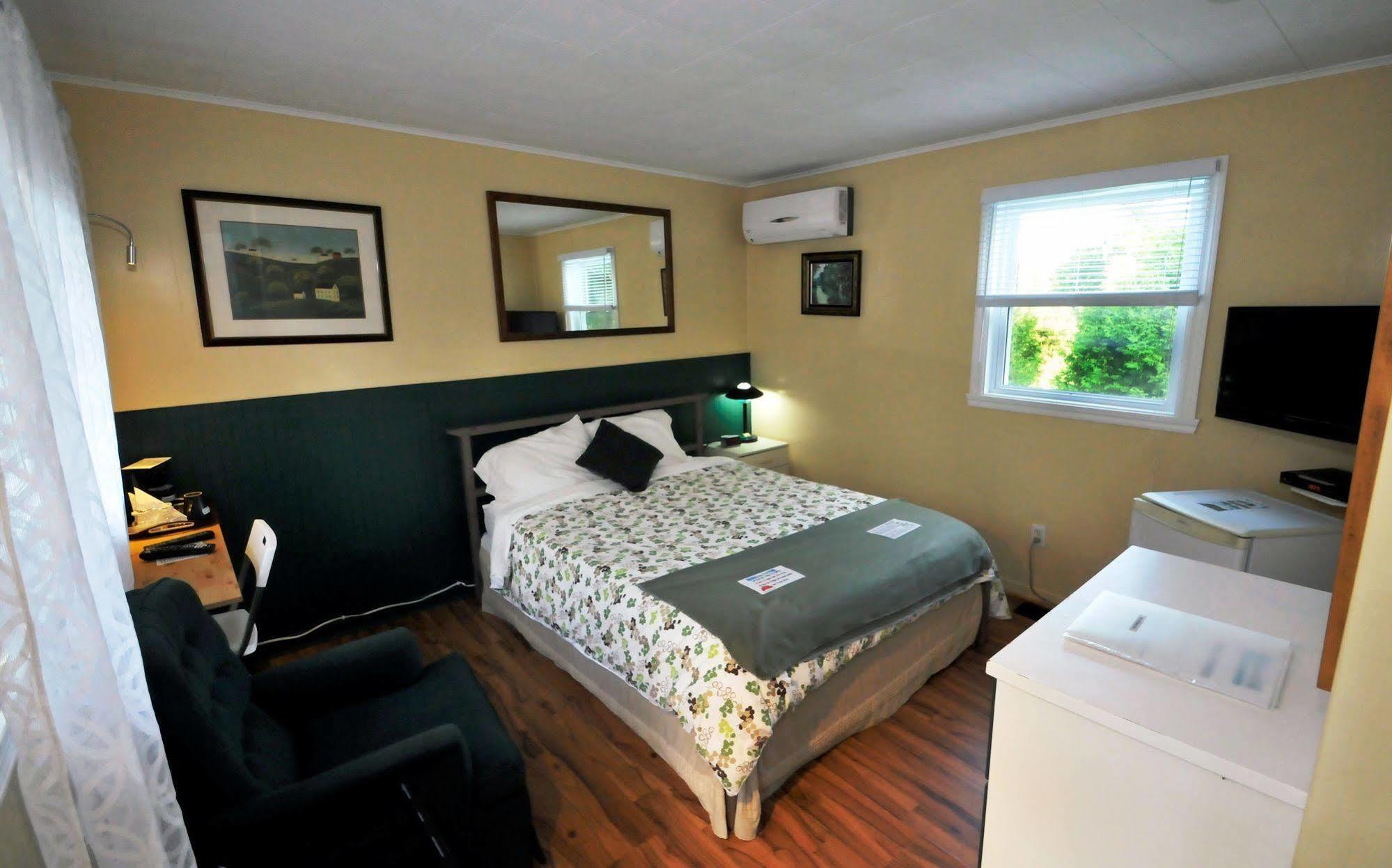 Motel Des Deux Lacs Waterloo Eksteriør bilde