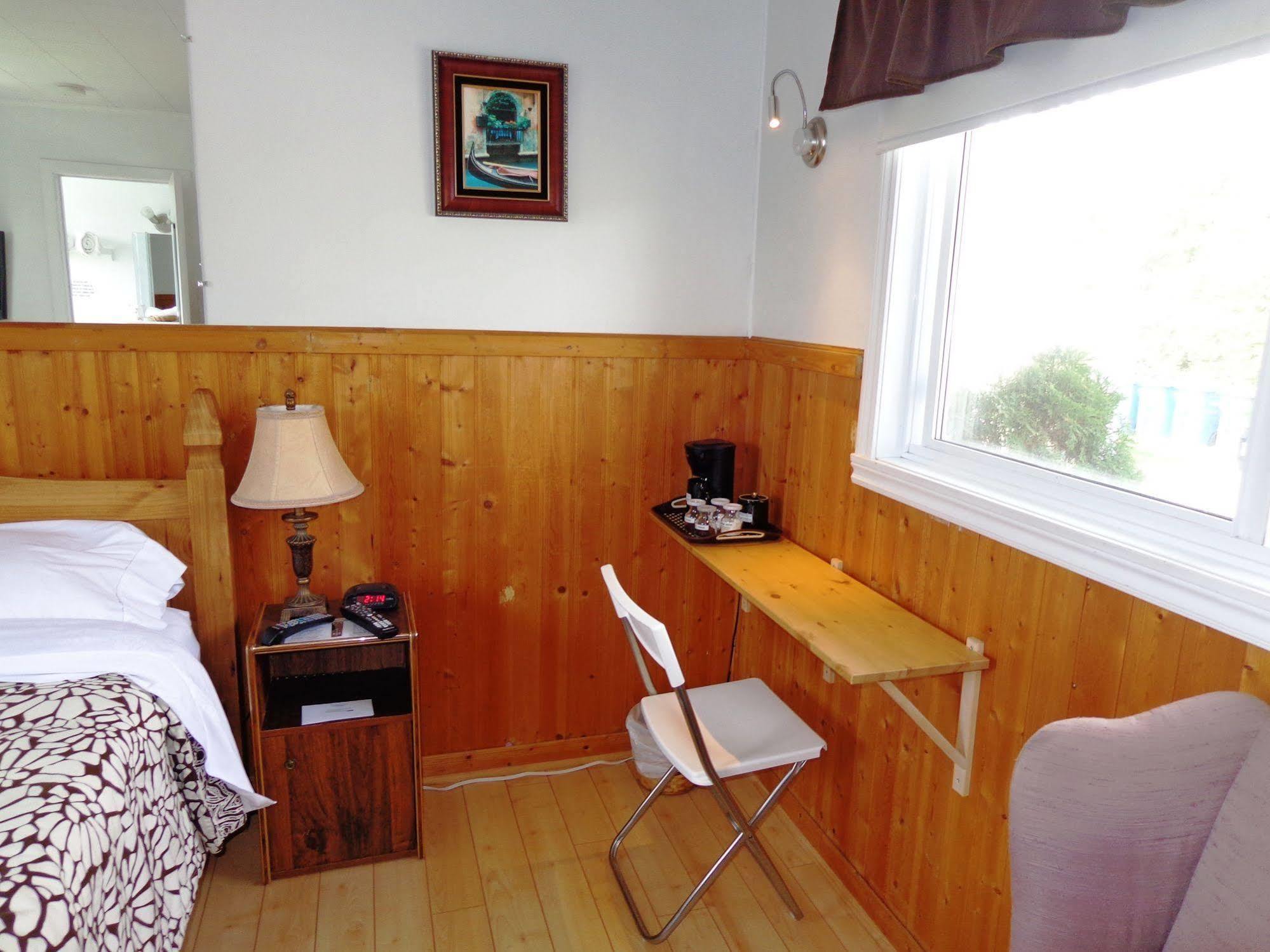 Motel Des Deux Lacs Waterloo Eksteriør bilde