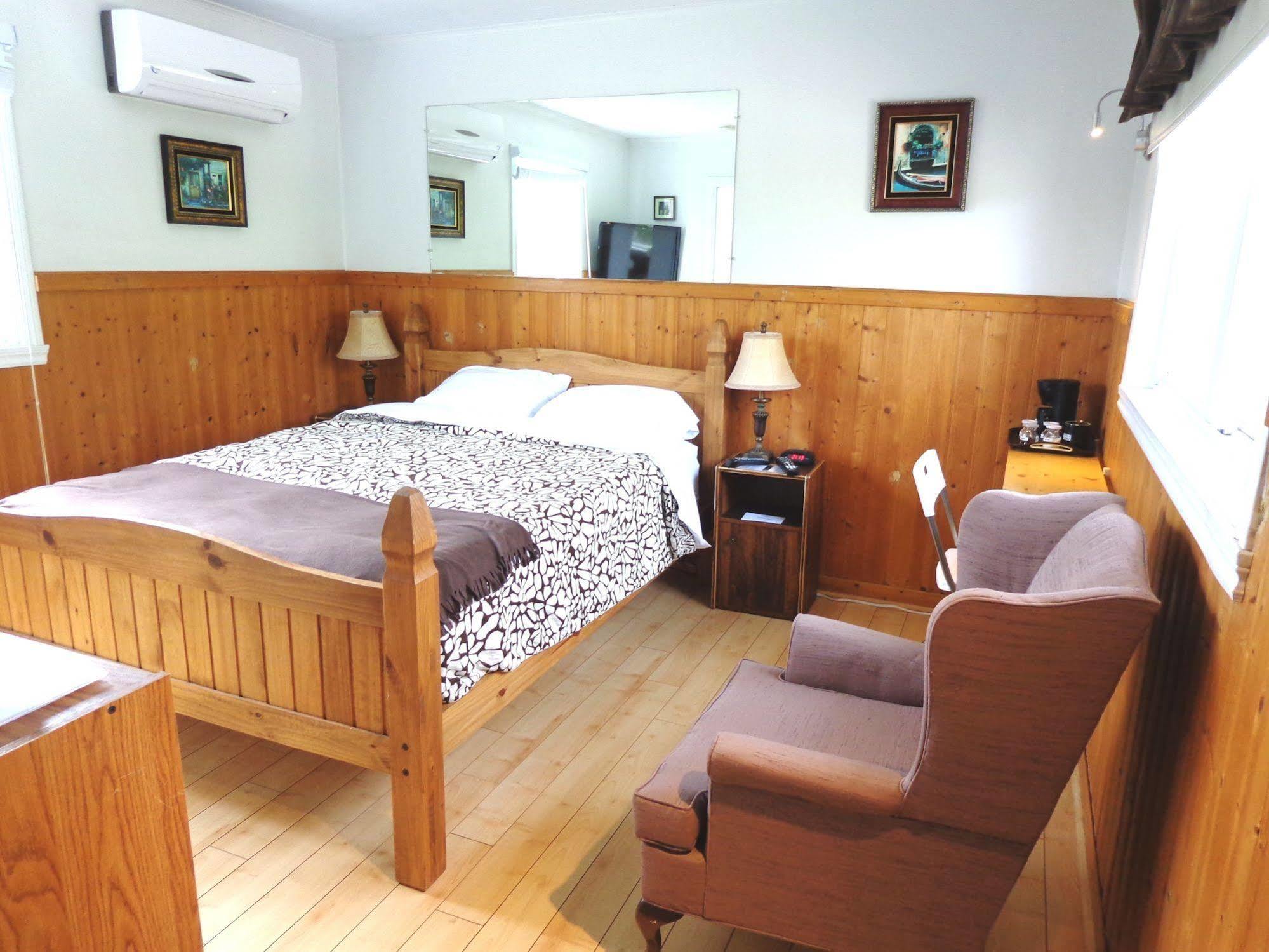 Motel Des Deux Lacs Waterloo Eksteriør bilde