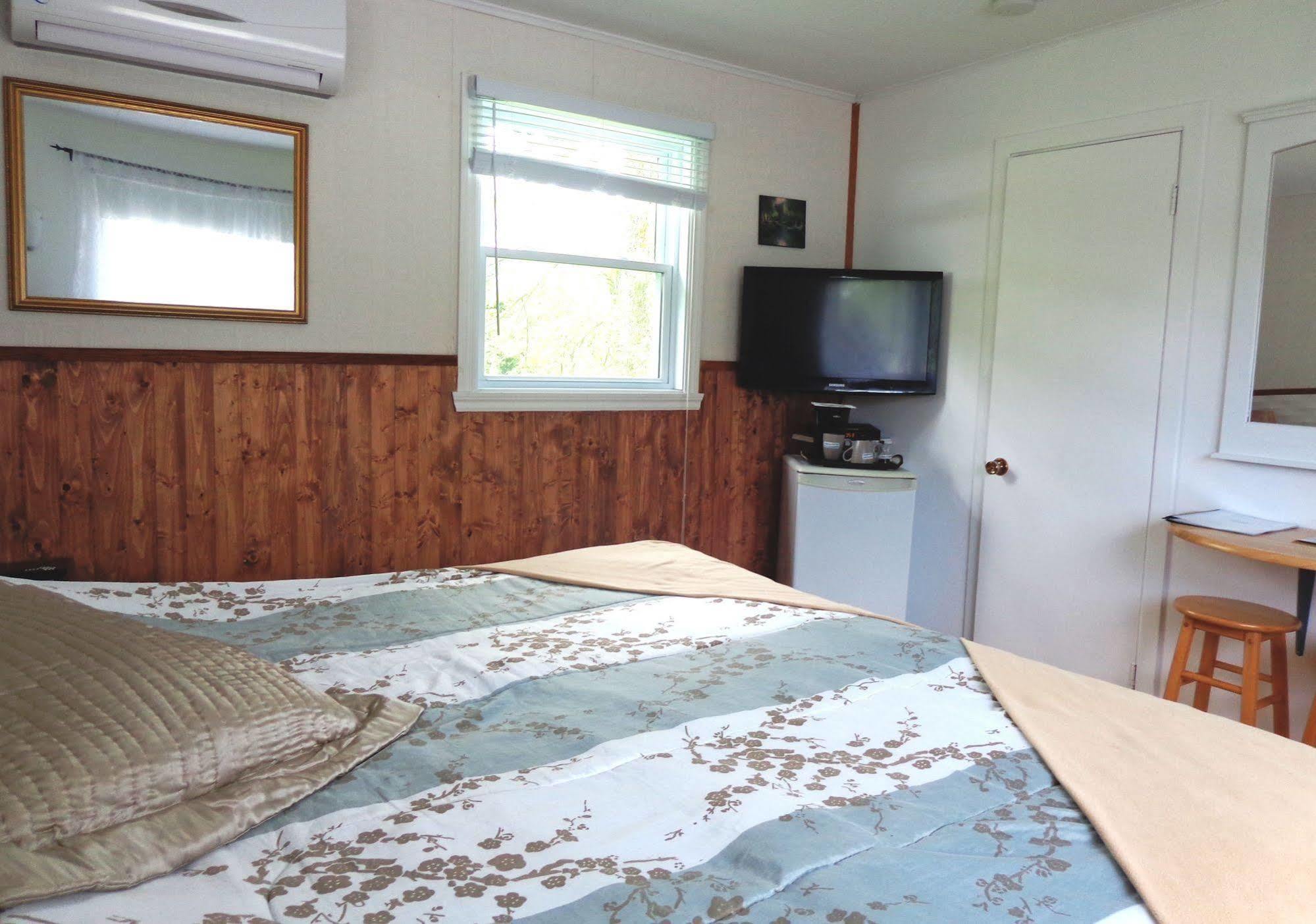 Motel Des Deux Lacs Waterloo Eksteriør bilde