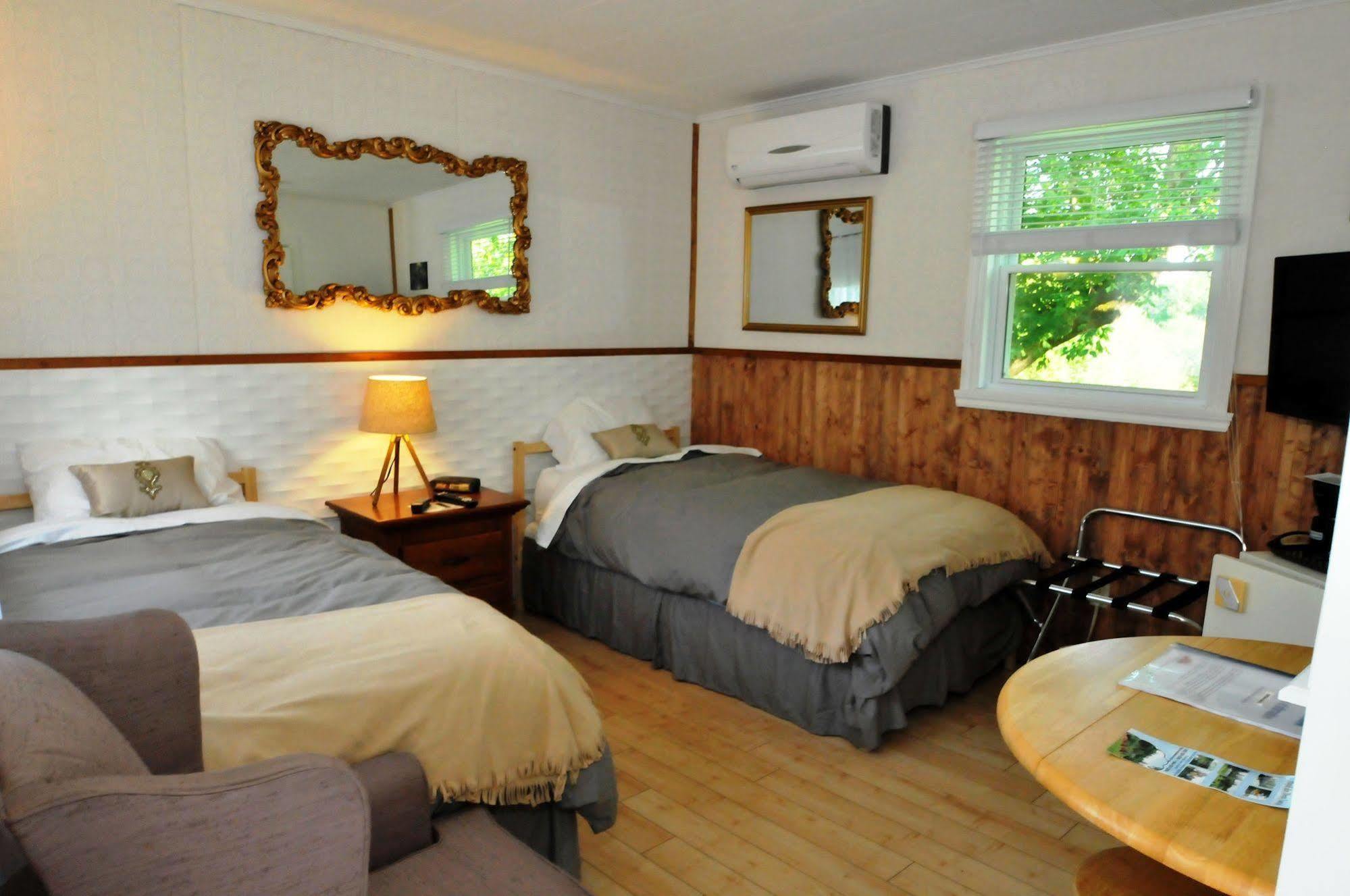 Motel Des Deux Lacs Waterloo Eksteriør bilde